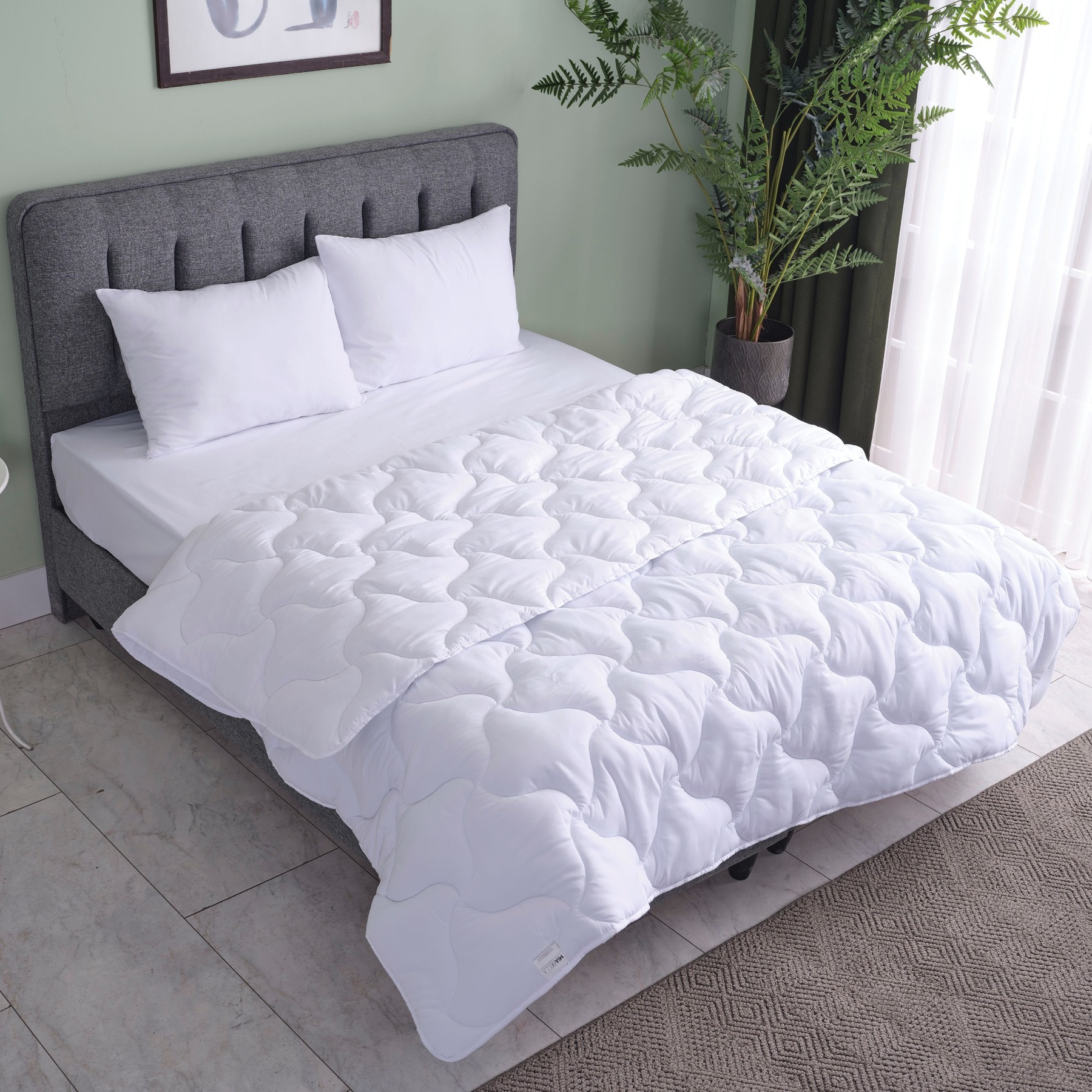 Miabella Home Bettdecke auf einem stilvollen Bett